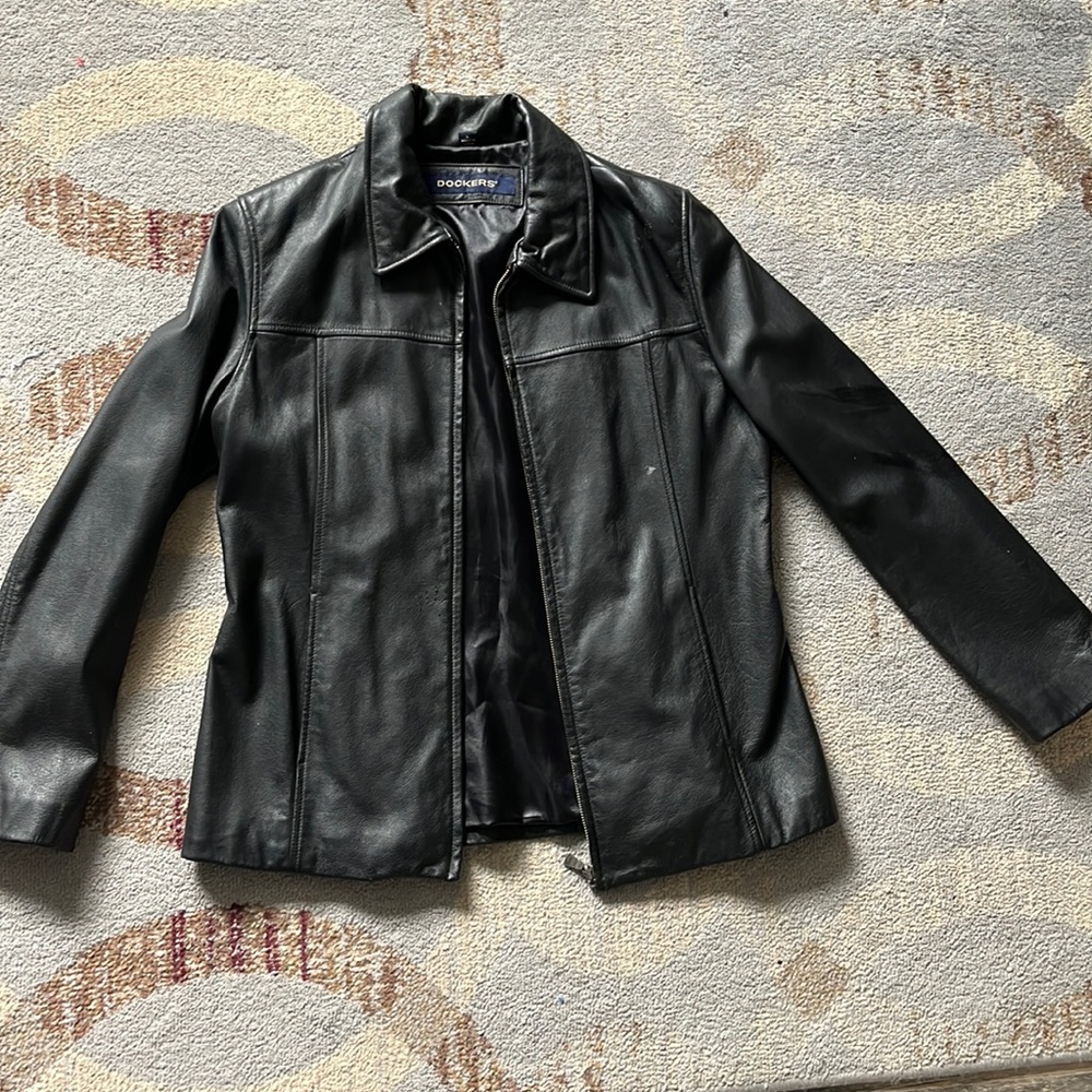 Large Dockers 100% leather jacket small imperfections pictured - non smoking hom